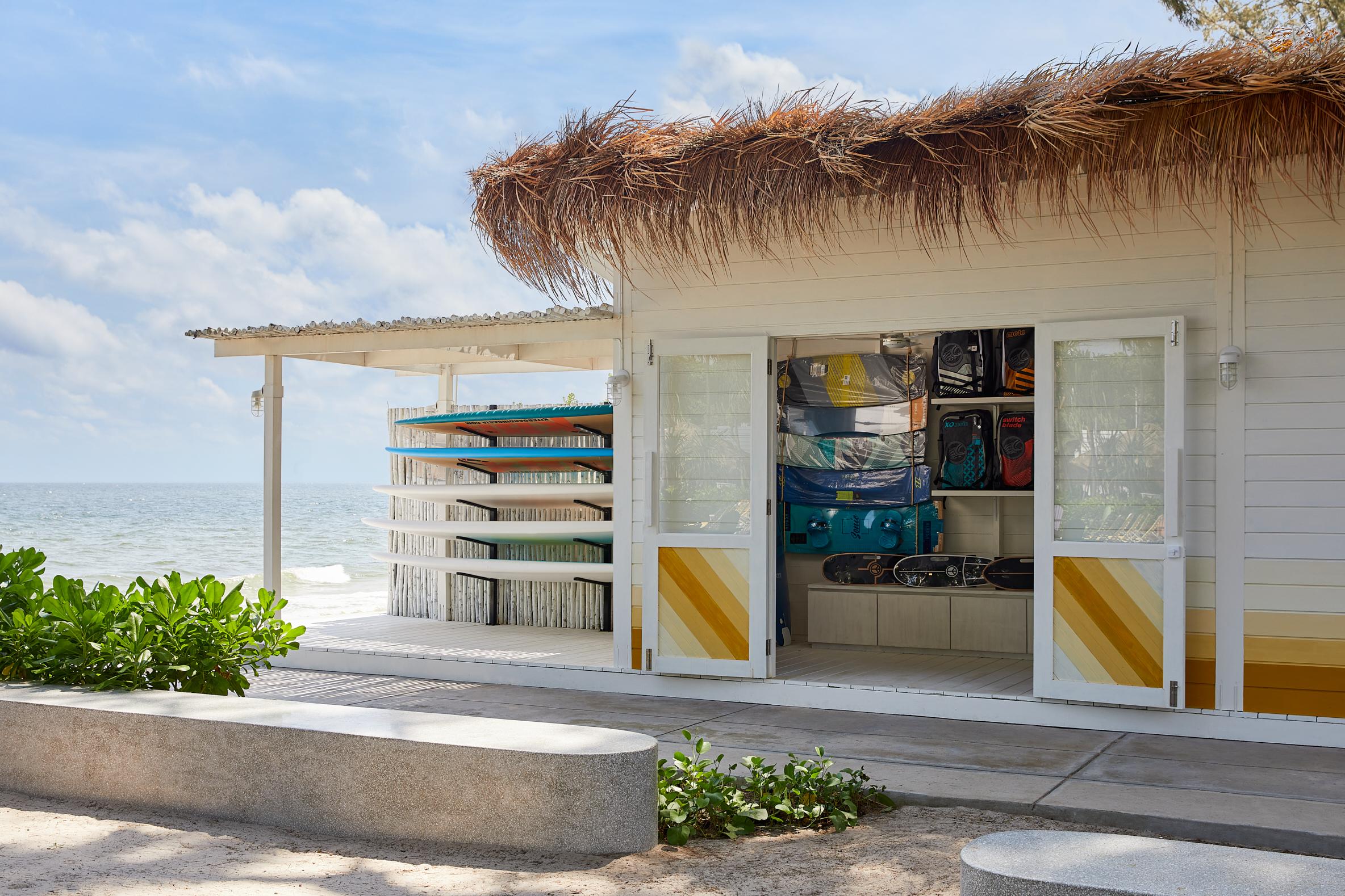 فندق The Standard, هوا هين المظهر الخارجي الصورة The Lifeguard Hut at the beach