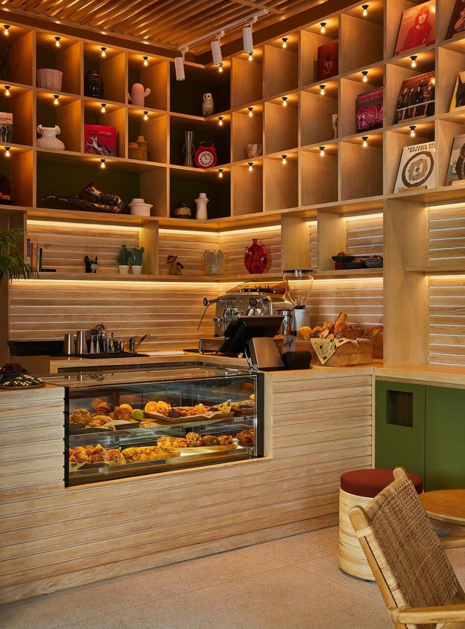 فندق The Standard, هوا هين المظهر الخارجي الصورة A coffee shop in Athens, Greece